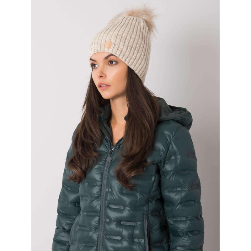 Női sapka pompomos bézs