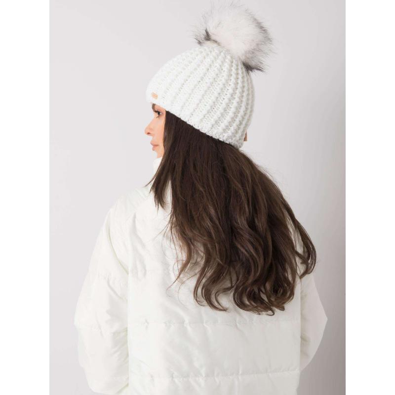 Dámská čepice zimní bílá  