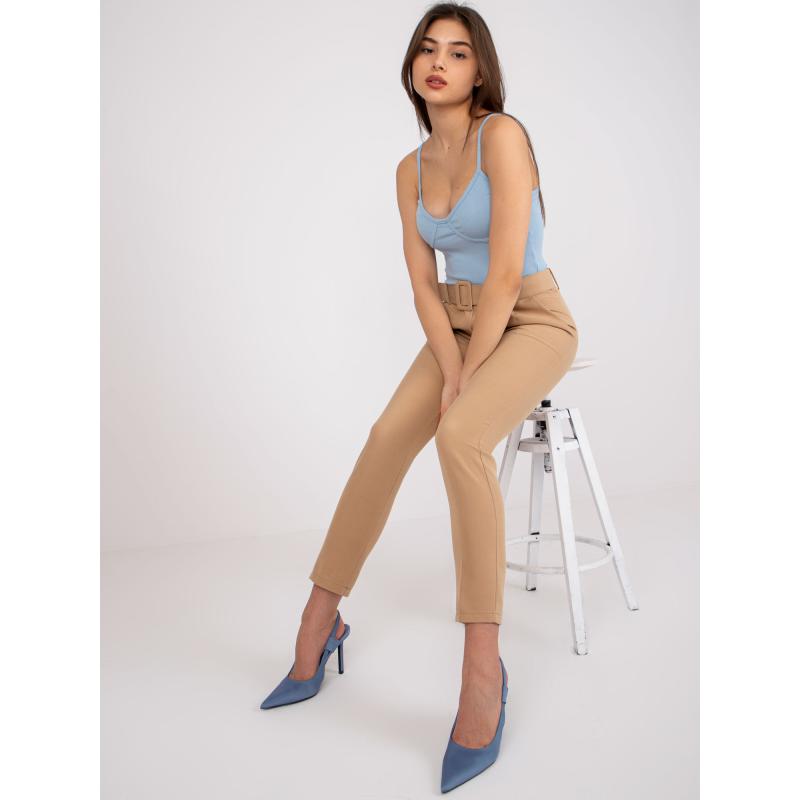 Dámské kalhoty z látky s páskem GIULIA hnědá