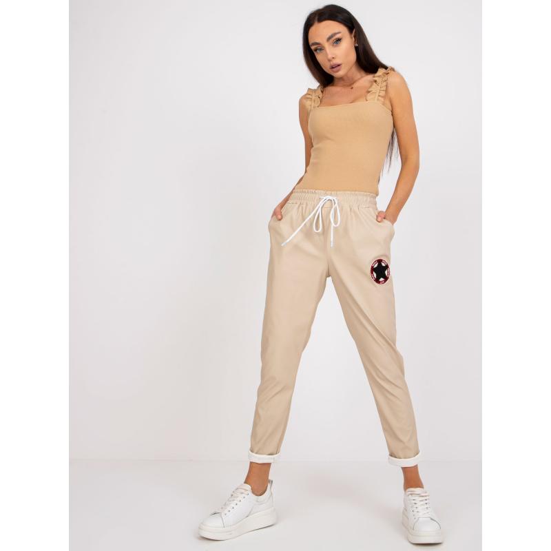 Női öko-bőr nadrág zsebekkel LANA bézs színű