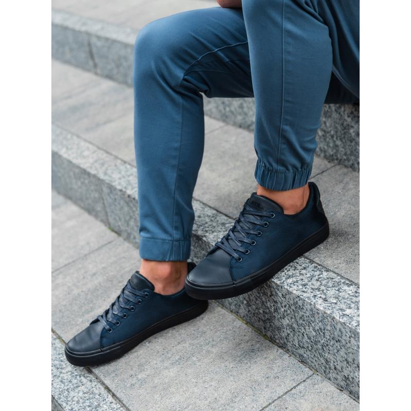 Egyszínű férfi szabadidőcipő kombinált anyagokból – sötétkék V2 OM-FOCS-0105
