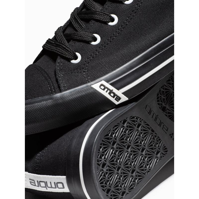 Férfi cipő kontrasztos elemekkel – fekete V2 OM-FOTH-0125