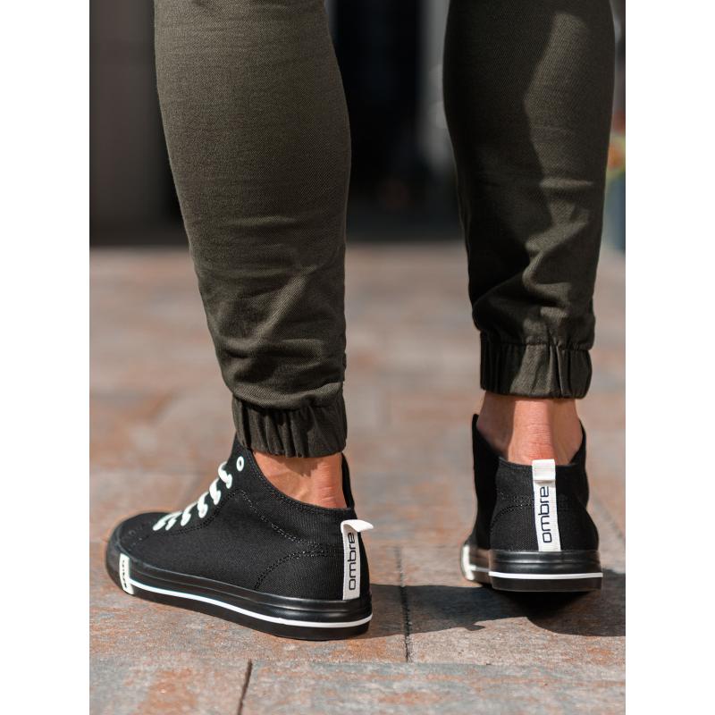 Férfi cipő kontrasztos elemekkel – fekete V2 OM-FOTH-0125