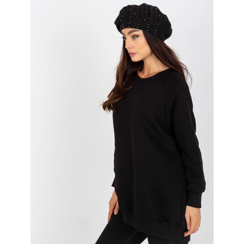 Černá dámská zimní čepice s nášivkou