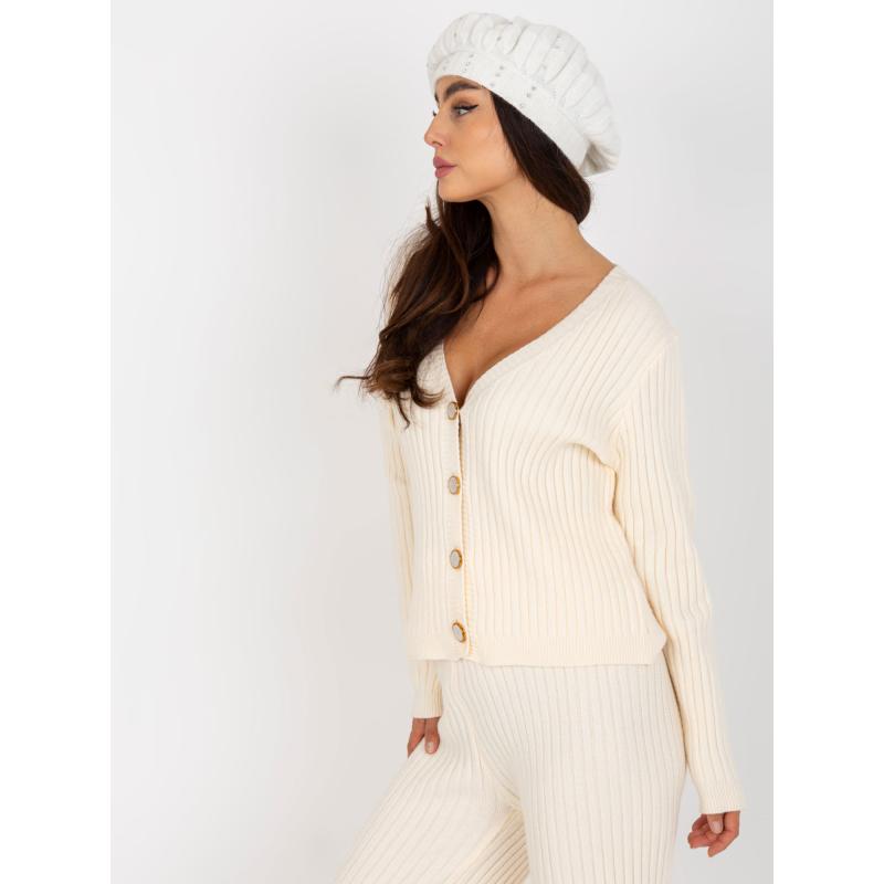 Ecru dámská zimní čepice s aplikací