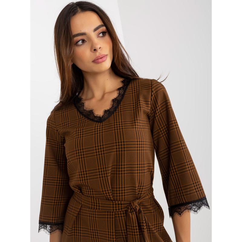 Női kockás koktélruha nyakkendővel GABI világosbarna és fekete színben