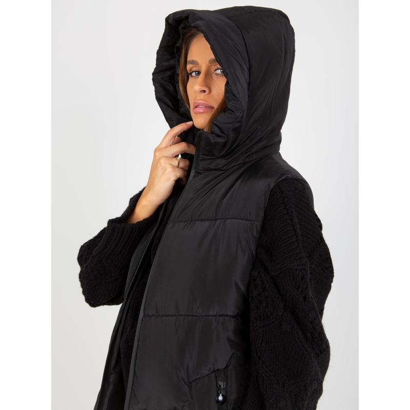 Dámska vesta s kapucňou a prešívaním ALISHIA čierna