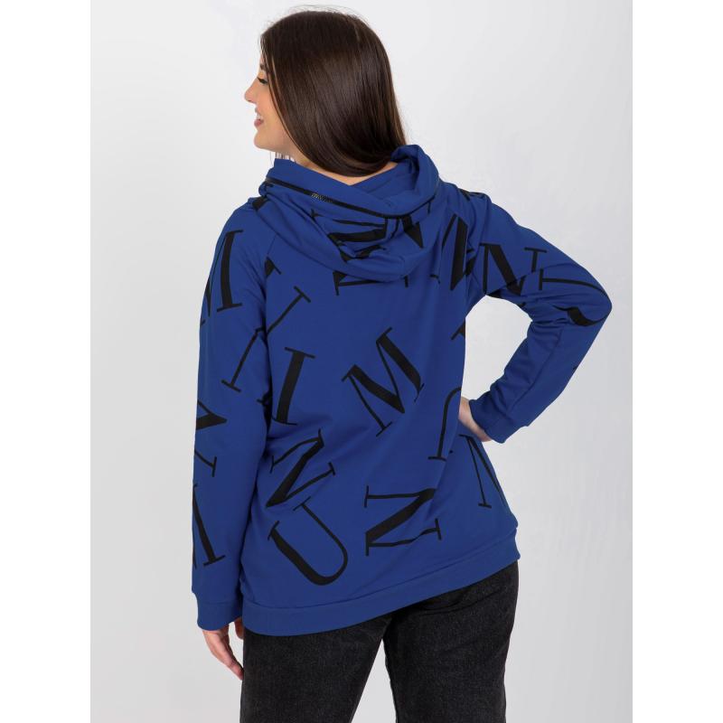 Női plus size kapucnis pulóver KRYSTLE betűkkel sötétkék