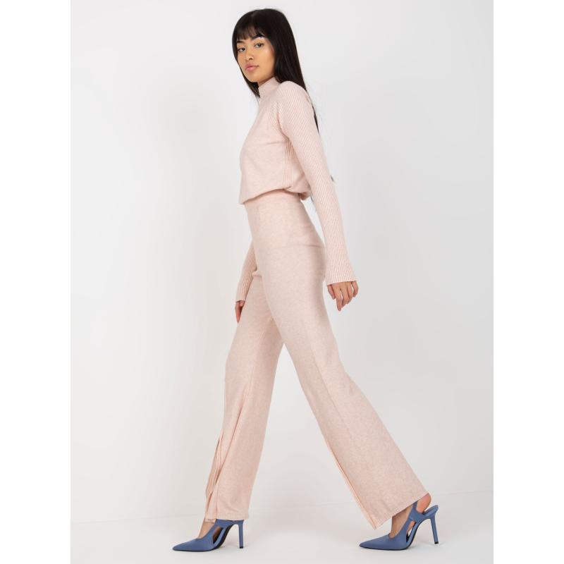 Női nadrág MARIE világos rózsaszín nadrág résszel