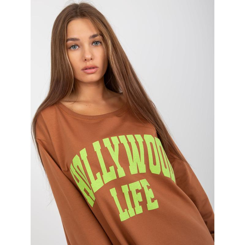 Női pulóver SANDRA felirattal világosbarna és zöld színben