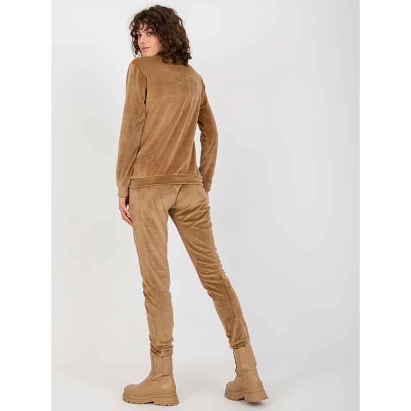 Női v-nyakú együttes NINA barna