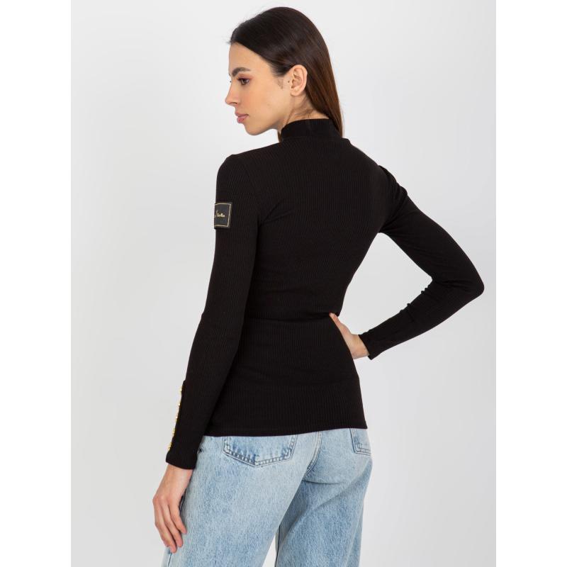 Női blúz garbóval OCH BELLA fekete