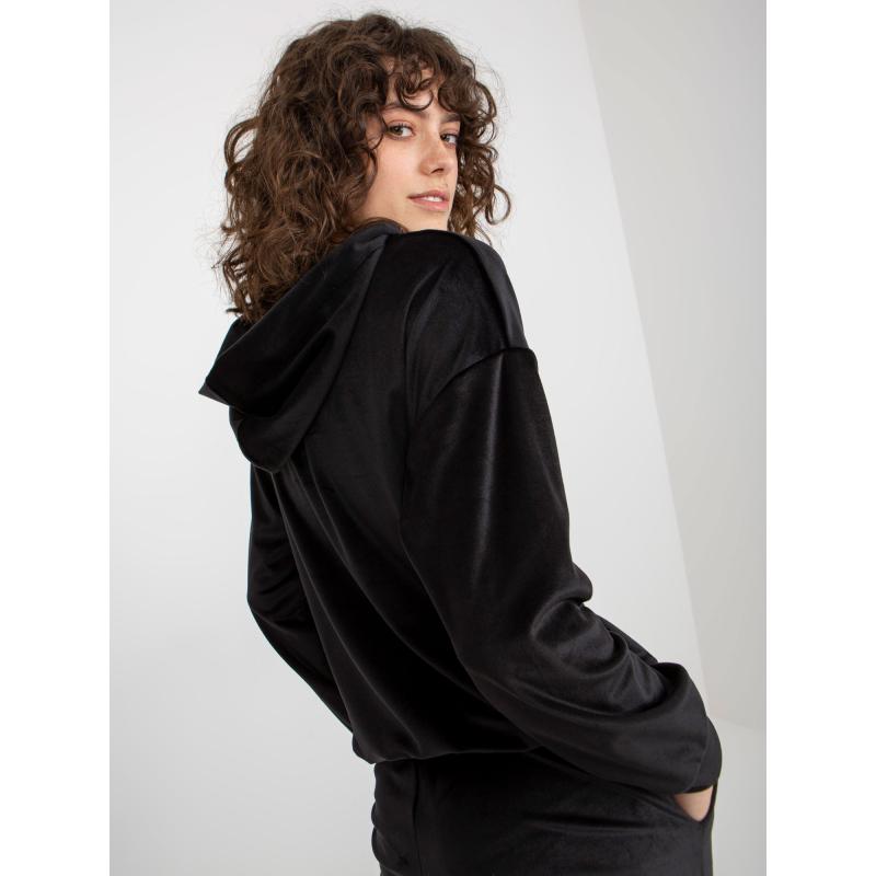 Női bársony szett nadrággal és kapucnis pulóverrel AVERI fekete