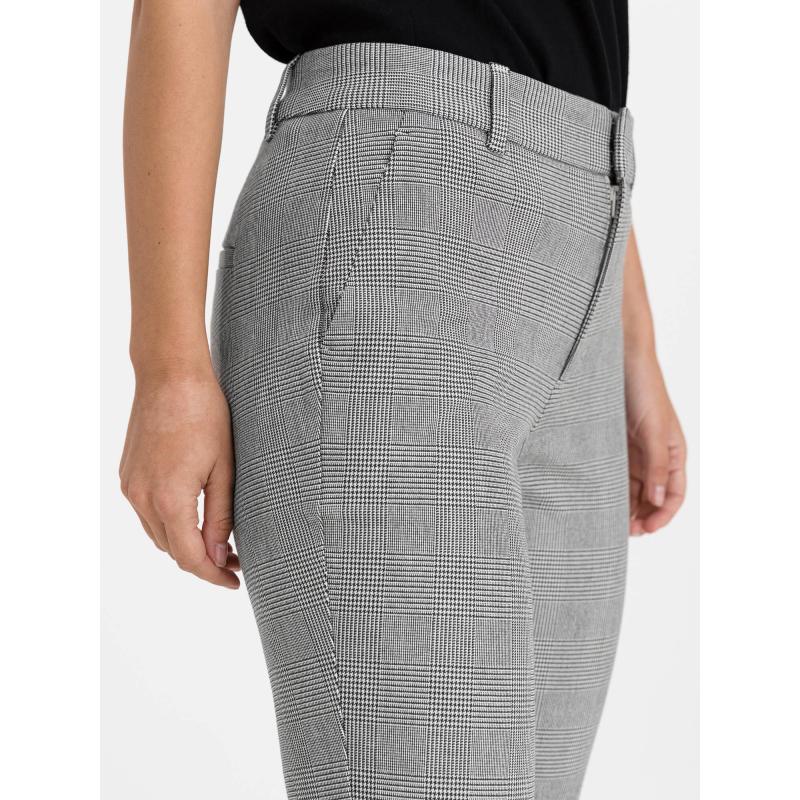 Úzke členkové nohavice