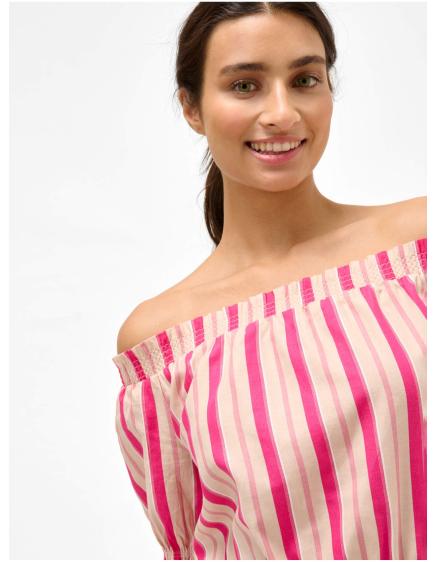 Růžové pruhované lněné šaty s odhalenými rameny