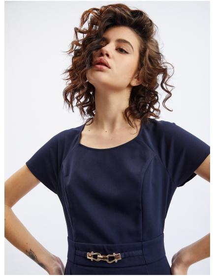 Tmavomodré dámske šaty s opaskom