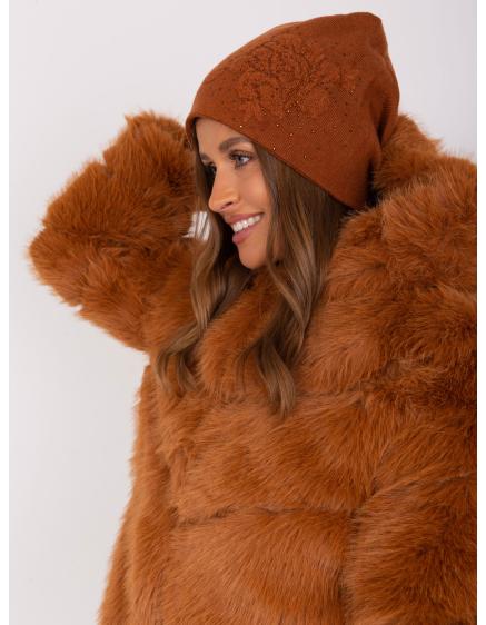 Női sapka OMC applikációval világosbarna