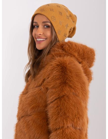 Női sapka SOEL applikációkkal mustár színű