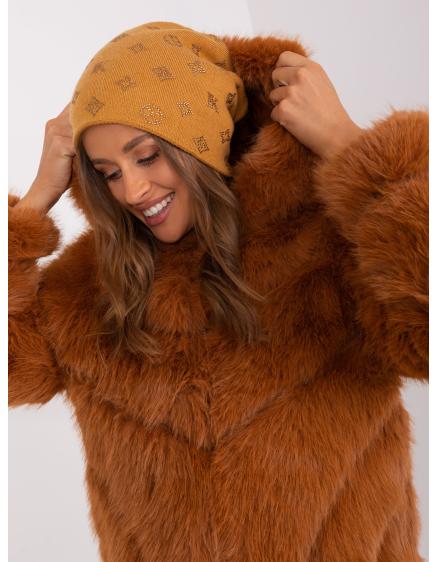 Női sapka SOEL applikációkkal mustár színű