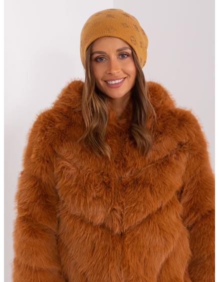 Női sapka SOEL applikációkkal mustár színű