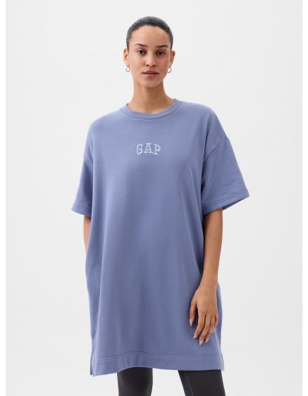 Ruha túlméretezett logóval