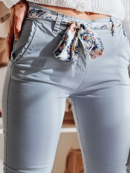 Dámské kalhoty z materiálu chino s páskem ROSSALI světle modré – fotografie produktu 3