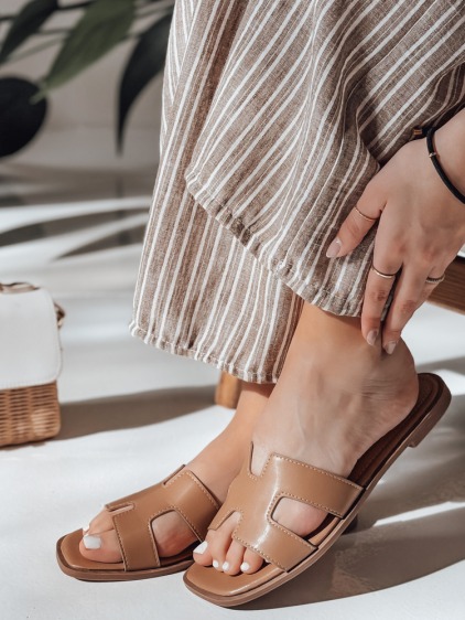 Női papucsok kivágásokkal KLASSINO khaki – fotografie produktu 2