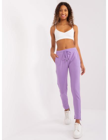 Světle fialové kalhoty basic s gumou v pase