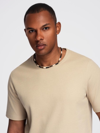 Pánske pletené tričko s potlačou, strih REGULAR – čierne V2 OM-TSPT-0231