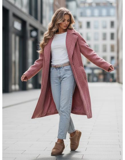 Dlouhý dámský kabát typu baranek v růžové barvě