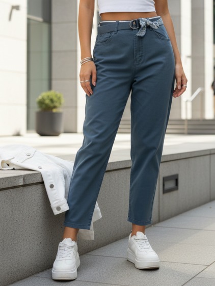 Női magas derekú mom fit farmernadrág övvel, kék