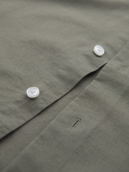 Pánská jarní a letní regular fit košile s dlouhým rukávem a náprsní kapsou, khaki – fotografie produktu 8