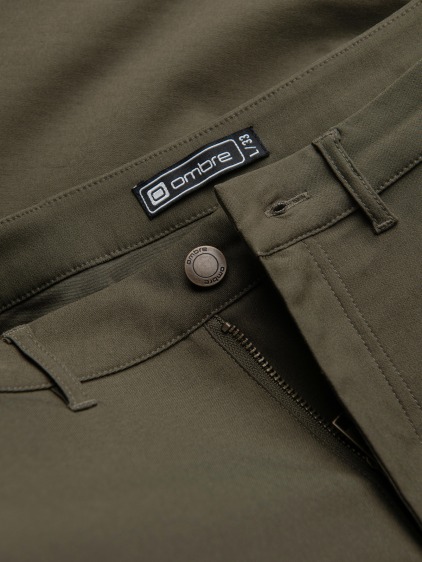 Férfi regular fit cargo nadrág patentos zsebfedőkkel, olívazöld – fotografie produktu 8