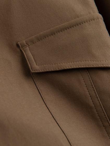 Férfi regular fit cargo nadrág patentos zsebfedőkkel, olívazöld – fotografie produktu 10
