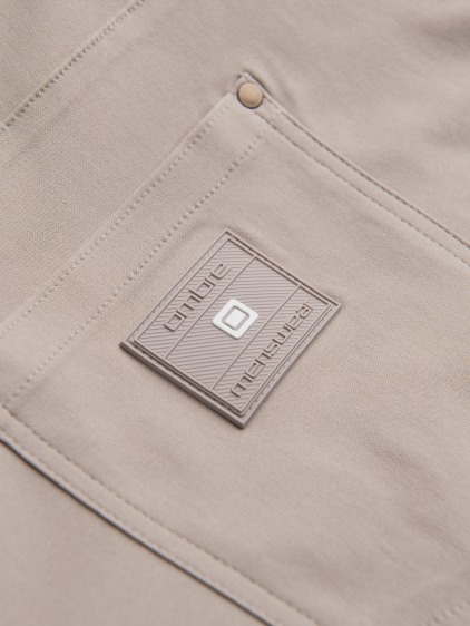 Férfi regular fit cargo nadrág patentos zsebfedőkkel, bézs – fotografie produktu 9