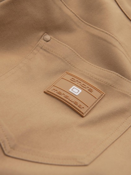 Férfi regular fit cargo nadrág patentos zsebfedőkkel, barna – fotografie produktu 9