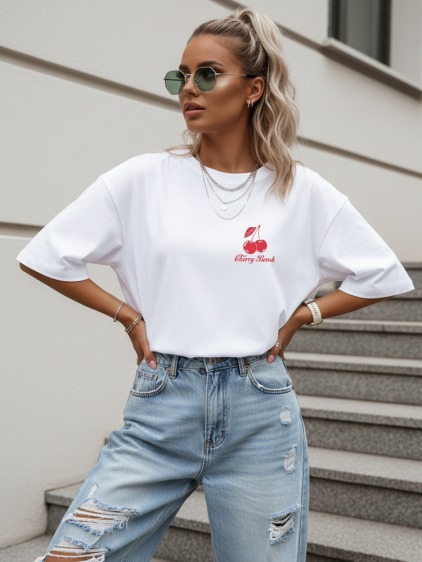 Dámské krátkorukávové oversize tričko s potiskem Cherry Bomb, bílá