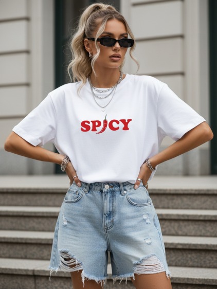 Dámské krátkorukávové oversize tričko s nápisem SPICY, bílá
