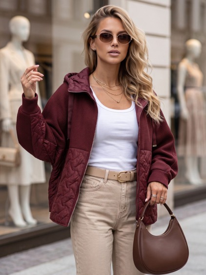Dámska prechodná oversize bunda s kapucňou a kombinovanou konštrukciou, vínová