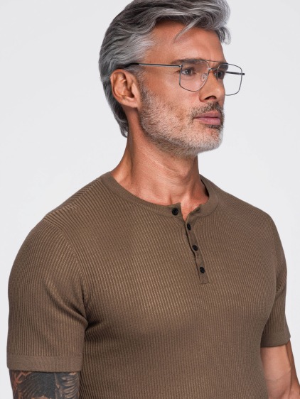 Pánské přiléhavé pletené tričko Henley s krátkým rukávem a knoflíkovou légou, hnědá – fotografie produktu 2