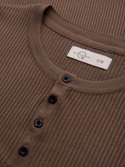 Pánské přiléhavé pletené tričko Henley s krátkým rukávem a knoflíkovou légou, hnědá – fotografie produktu 6