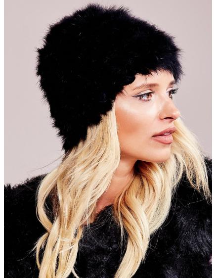 Černá čepice z umělé kožešiny