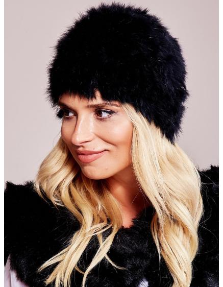 Černá čepice z umělé kožešiny