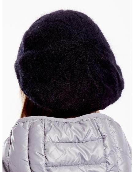 Černá pletená čepice