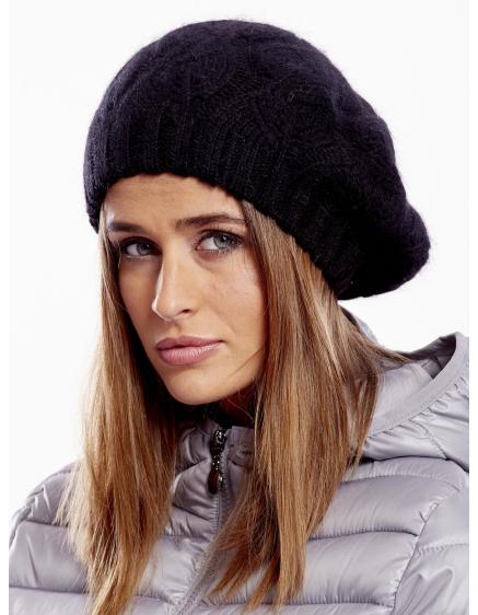 Černá pletená čepice