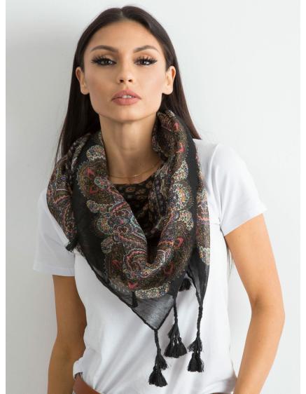 Fekete sál nyomtatott mintával és bojtokkal