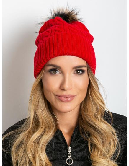 Női sapka bordázott karimával és szőrmés pomponnal piros