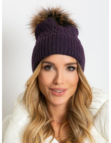 Női sapka karimával és szőrme pomponnal lila