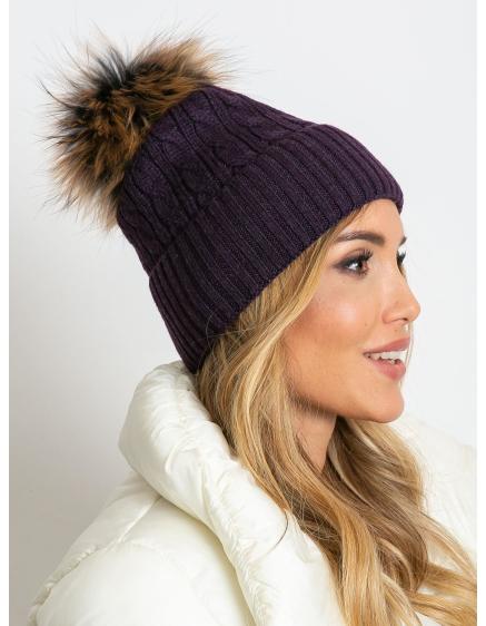 Női sapka karimával és szőrme pomponnal lila