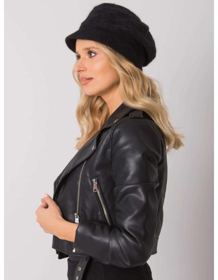 Čierna zimná čiapka s kšiltom